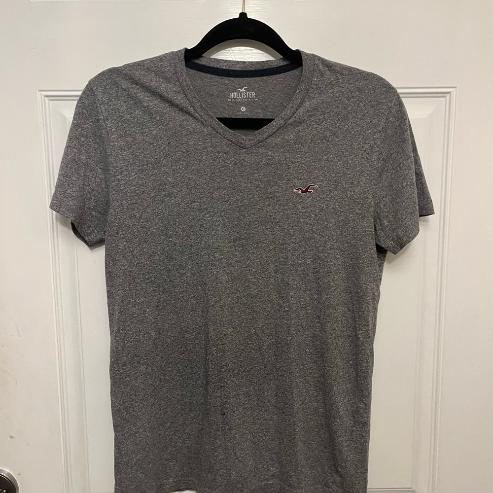 Hollister Men's Heather Gray V-Neck Tee